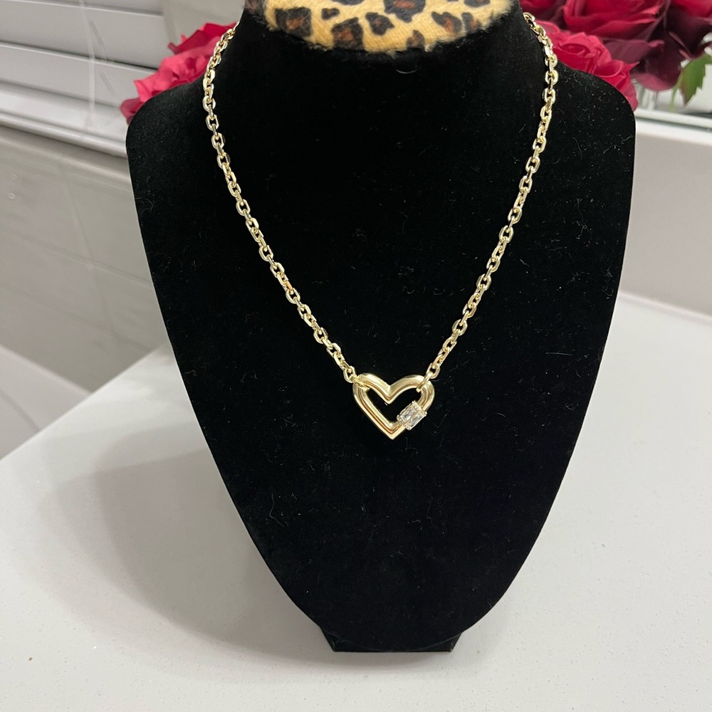 Kendra Scott Emery Short Gold Pendant Necklace